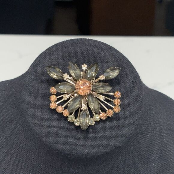 Vintage Rhinestone Brooch Earrings Set Clip On Gold Tone Green Smokey Floral Fan - Picture 6 of 10